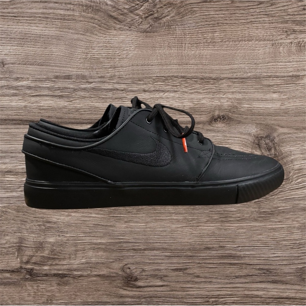 Nike SB Zoom Janoski OG+ ISO in Black/Black
